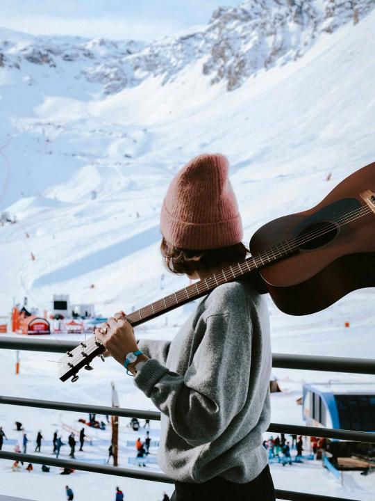 lisa camille chanteuse au club med à tignes